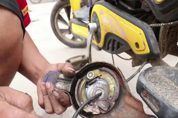 伊春市电动车刹车故障